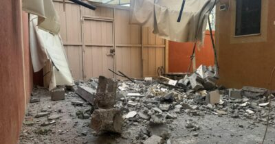 Copertina di Gaza, Israele bombarda una casa adiacente alla guest house di Emergency – Video