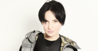 Copertina di “Ogni bomba in Palestina non colpisce solo le case, ma spegne storie, legami, sogni”: così Arisa – IL VIDEO