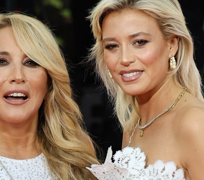 “La ginecologa disse bruscamente che non sarei diventata mamma. Vivo con Michelle, mia figlia elettiva. Mi sono concessa la tenerezza”: così Jo Squillo