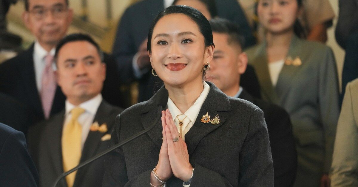 La prima ministra thailandese rimossa dal suo incarico: “Ha messo i suoi interessi privati davanti a quelli del Paese” La prima ministra thailandese rimossa dal suo incarico: “Ha messo i suoi interessi privati davanti a quelli del Paese”