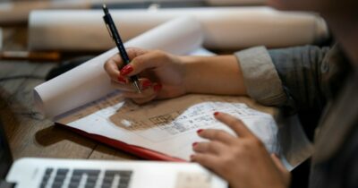 Copertina di “Perché giudichiamo sempre (e come smettere di farlo)”