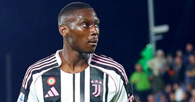 Copertina di Non c’entra Vlahovic, ma i conti del Ffp: Comolli ha svelato perché la Juve non ha ancora preso Kolo Muani