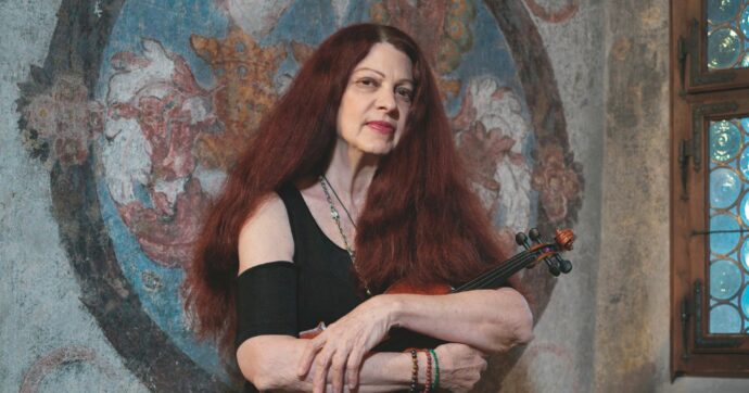 Scarlet Rivera: “La musica è l’antidoto  a Trump, lo psicopatico”