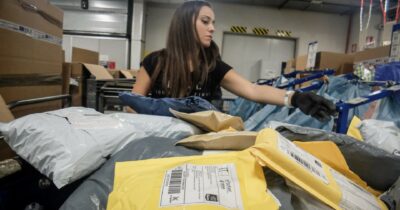 Copertina di Trump colpisce i piccoli pacchi. Rincari pure per Shein e Temu