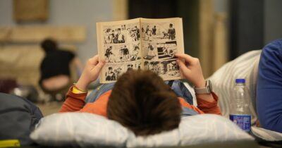 Copertina di Notti al museo per bambini, da Pordenone a Napoli: dormire tra le opere d’arte per avvicinare i piccoli all’arte