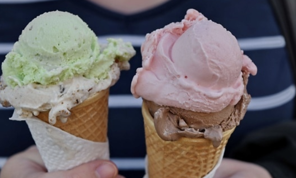 Nonno chiama la polizia per denunciare che i gelati delle nipotine contengono droga, ma ce l’ha messa lui: arrestato Nonno chiama la polizia per denunciare che i gelati delle nipotine contengono droga, ma ce l’ha messa lui: arrestato