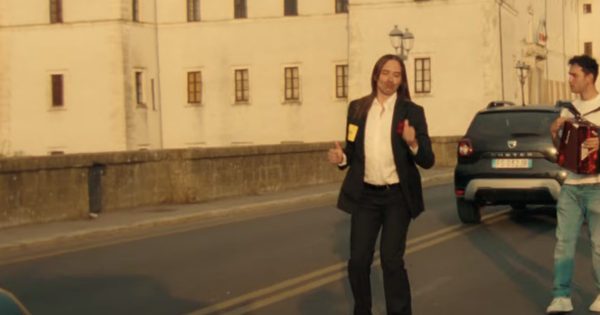 mangio la mortadella is better than modella tommy cash insiste e sogna di partecipare al festival di sanremo