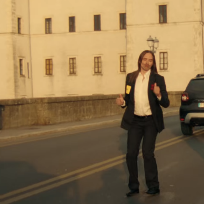 “Mangio la mortadella/ is better than modella”: Tommy Cash insiste e sogna di partecipare al Festival di Sanremo