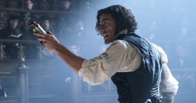 Copertina di Quel pasticcio bruttarello di Frankenstein: il film di Guillermo del Toro non convince. Peccato, ma capita anche ai più bravi