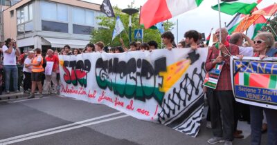 Copertina di “Palestina libera”, al Lido di Venezia il corteo per Gaza: “Il governo fermi la vendita di armi a Israele” – Video