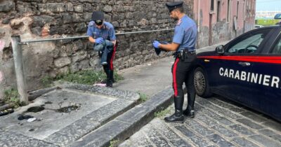 Copertina di Parcheggiatore abusivo ucciso a Catania, arrestato un 37enne: stava cercando di pulirsi dal sangue