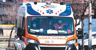 Copertina di Modena, accoltella padre, madre  e sorella 15enne