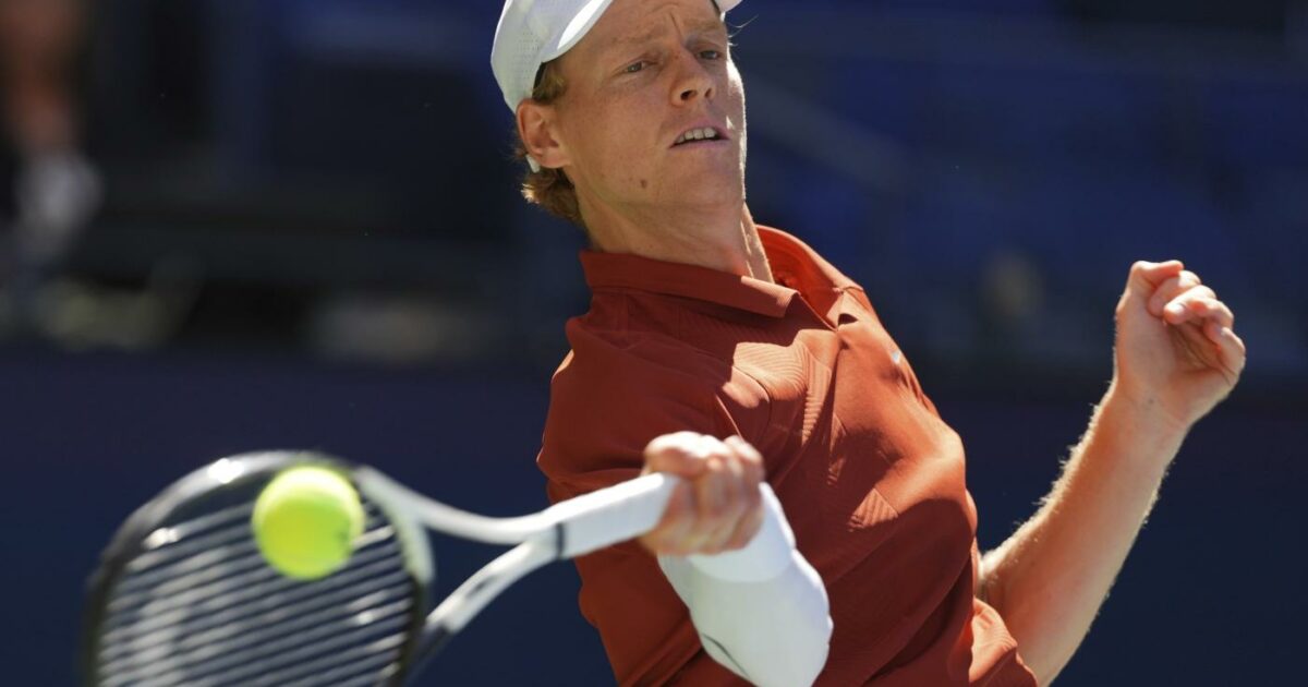 Us Open, Sinner soffre ma rimonta e conquista gli ottavi di finale: battuto Shapovalov in tre ore Us Open, Sinner soffre ma rimonta e conquista gli ottavi di finale: battuto Shapovalov in tre ore