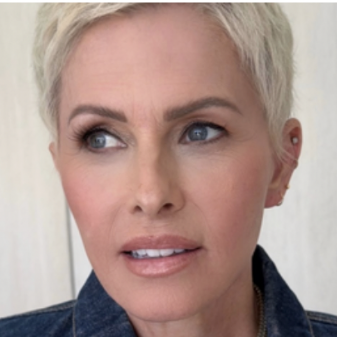 “Io ho fatto una mastectomia con ricostruzione giovedì. E il vostro weekend com’è andato?”: così l’attrice di Baywatch Nicole Eggert aggiorna i suoi follower