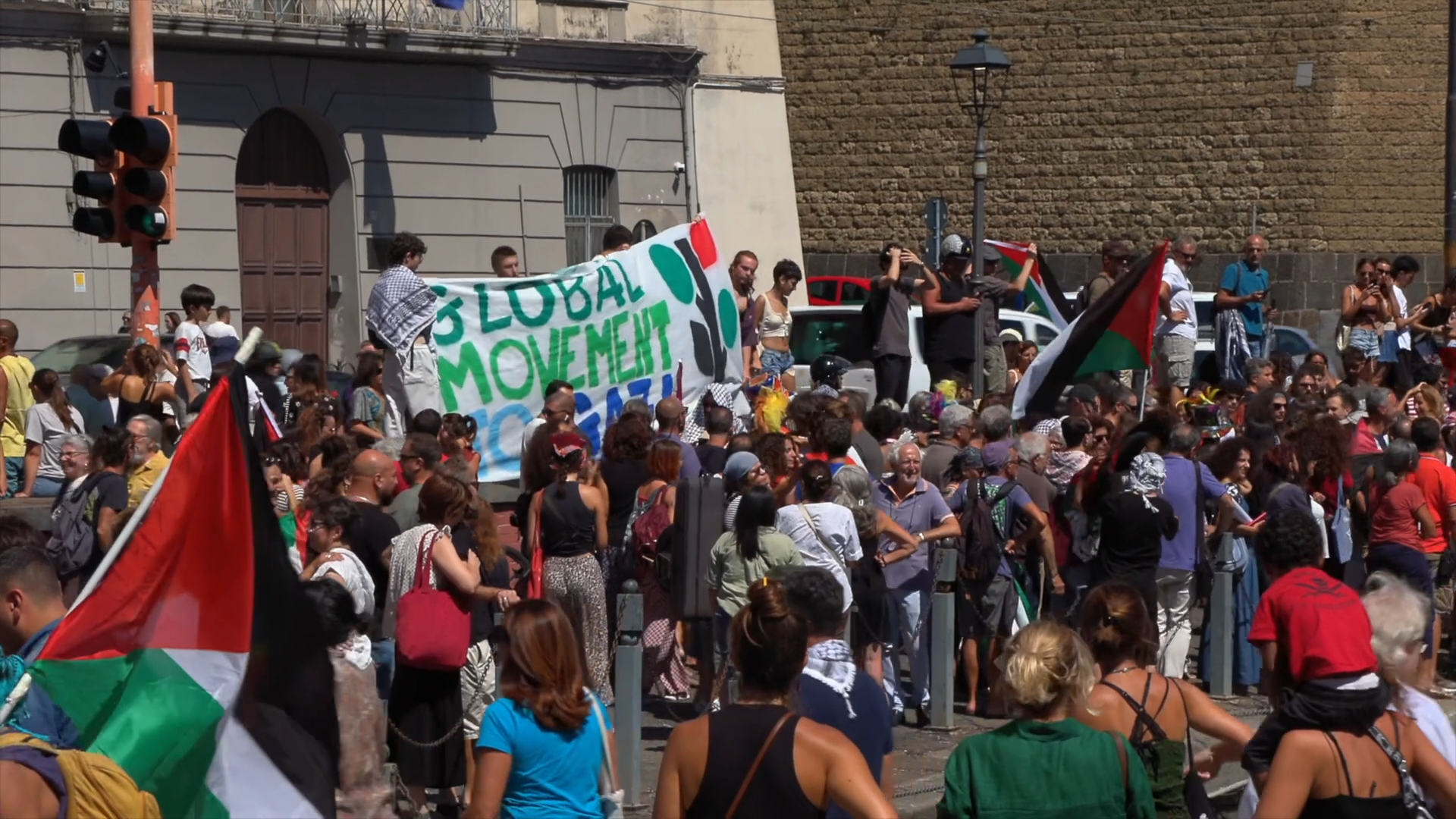 A Napoli manifestazione in sostegno della Global Sumud Flotilla: “Popolo palestinese ormai disintegrato” – Video A Napoli manifestazione in sostegno della Global Sumud Flotilla: “Popolo palestinese ormai disintegrato” – Video