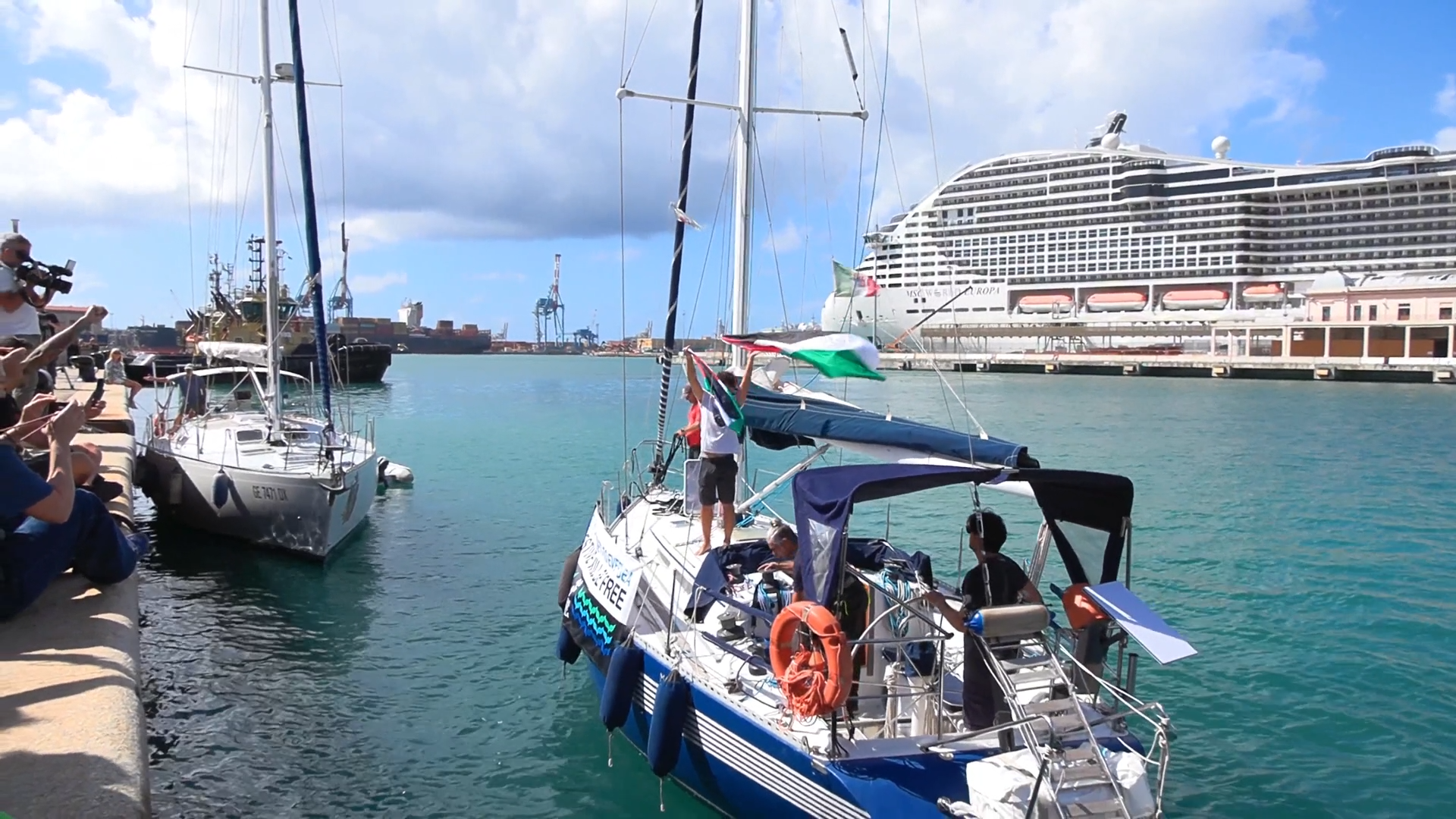 genova salpano le imbarcazioni della sumud flotilla dirette a catania l8217obiettivo 232 aprire il corridoio umanitario per gaza