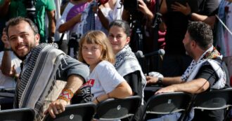 Global Sumud Flotilla, Greta Thunberg: "I governi hanno fallito, tocca alle persone reagire al genocidio a Gaza" - Video