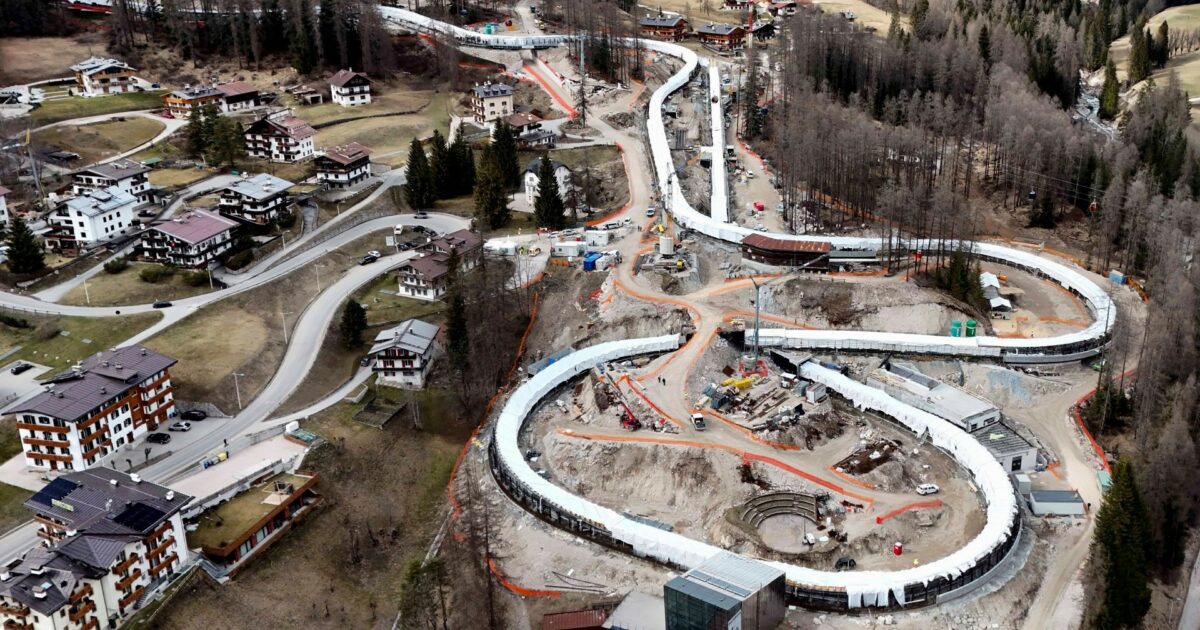 Che fine farà la pista da bob a Cortina dopo le Olimpiadi? Resterà il simbolo di chi predilige l’apparenza