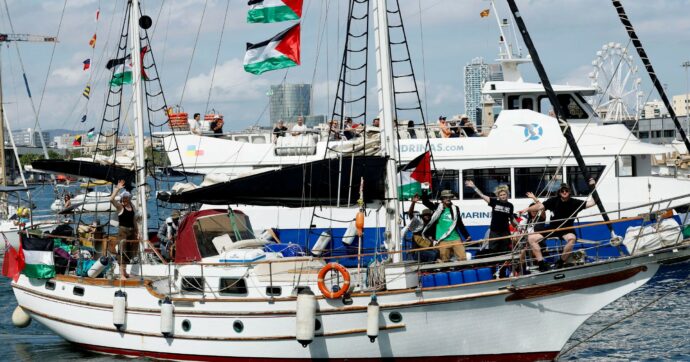 Global Sumud Flotilla, Israele chiede di lasciare a loro gli aiuti umanitari. La replica: “Fa parte del blocco illegale a Gaza”