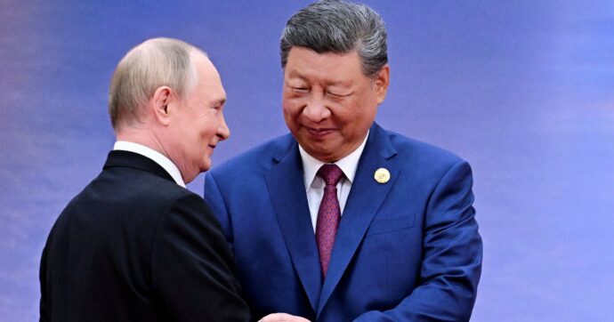 Vertice Sco in Cina, Xi Jinping corteggia Putin e Modi: “Uniti per stabilità e pace”
