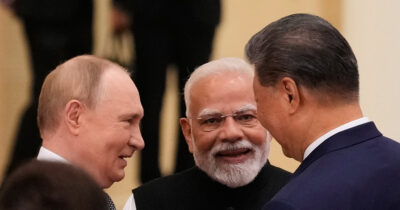 Copertina di Al vertice in Cina si cerca la transizione a un mondo multipolare, l’Occidente invece resta guerrafondaio