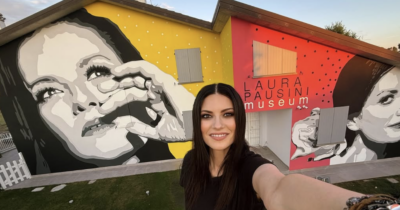 Copertina di “Un museo? Ma non sono ancora morta! Vi aspetto nella mia Romagna, nella mia casa, tra le nostre cose”: un viaggio nella storia di Laura Pausini