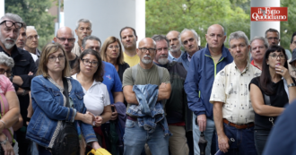 Copertina di “Da quattro mesi senza stipendio. Non sappiamo come fare la spesa”. Il presidio dei lavoratori della Siae Microelettronica