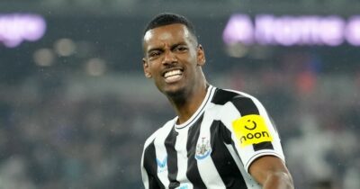 Copertina di Bloccate la carta di credito agli inglesi: il Liverpool ha speso mezzo miliardo. Solo per Isak sborsati 150 milioni