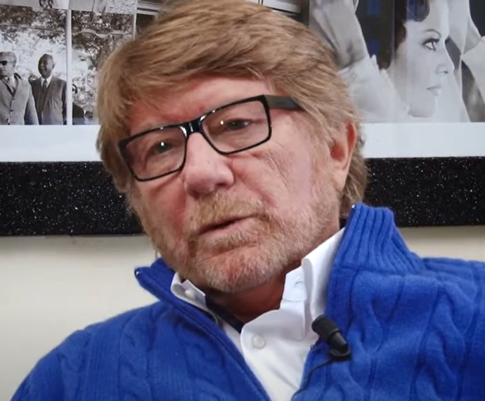 “Uno mi ha messo le mani al collo e ha stretto forte, poi mi hanno colpito al costato. Ma li ho spiazzati”: Gianni Bozzacchi racconta la lotta con due ladri sul pianerottolo di casa