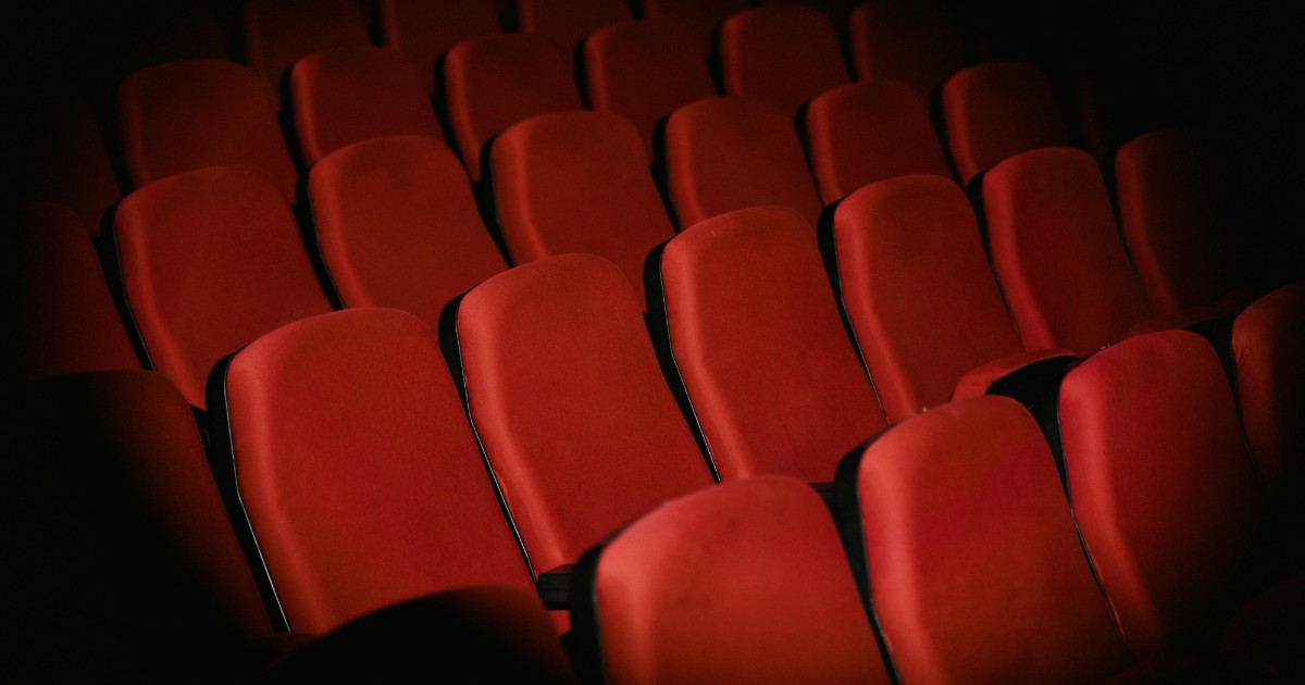 “Ogni tanto i cani in sala bisticciano ma non abbiamo mai dovuto dividerli. È già abbastanza avere a che fare con gli umani”: è boom di cinema dog friendly “Ogni tanto i cani in sala bisticciano ma non abbiamo mai dovuto dividerli. È già abbastanza avere a che fare con gli umani”: è boom di cinema dog friendly