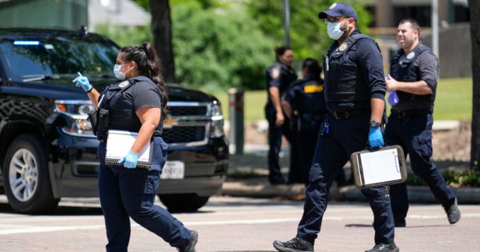 Suona il campanello e scappa: ragazzo di 11 anni ucciso a colpi di arma da fuoco