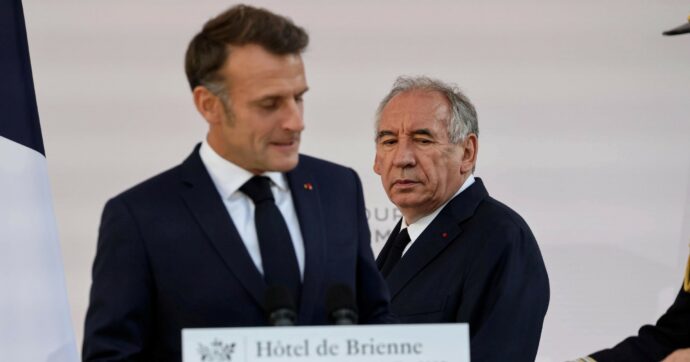 Francia: per ora Bayrou prova a salvarsi, ma lunedì cadrà