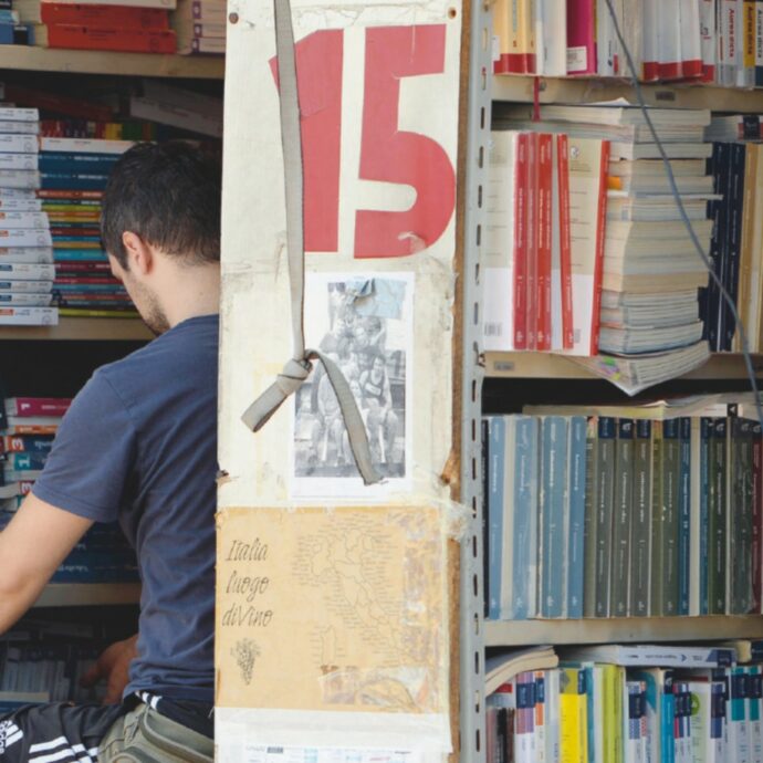Le donne leggono di più, gialli tra i preferiti, 13mila iscritti in biblioteca: una fotografia della lettura