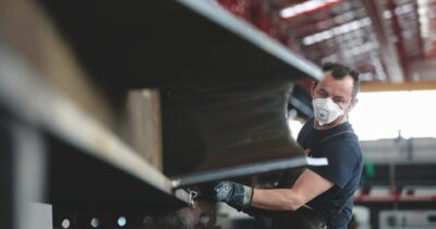 Copertina di Lavoro, il Pil che arretra si fa sentire nei dati: frenata della crescita (tutta tra gli over 50)