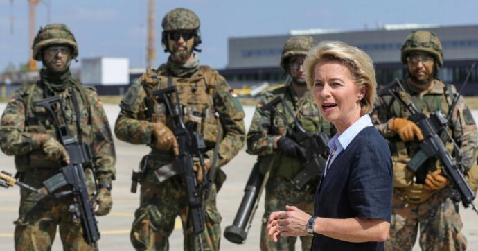 Ursula pressa sull’invio di truppe in Ucraina, ma Berlino le chiede più cautela