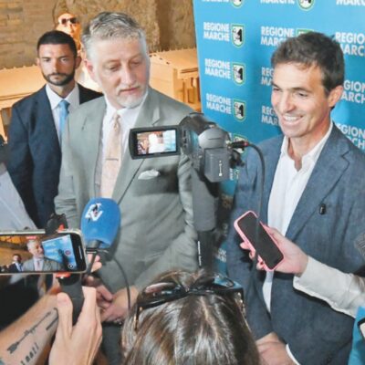 Copertina di Zes, prof e aerei: gli spot di governo pro Acquaroli