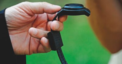 Copertina di Ai domiciliari per maltrattamenti evade e accoltella l’ex compagna che lo aveva denunciato: arrestato