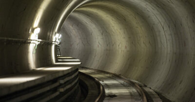 Copertina di Roma, ragazzo muore sotto un vagone della metro B: linea interrotta
