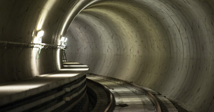 Roma, ragazzo muore sotto un vagone della metro B: linea interrotta