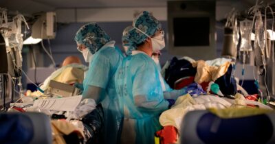 Copertina di “Attrezzatevi per poter curare fino a 250 soldati feriti al giorno”: la circolare del ministero francese mobilita gli ospedali per il rischio guerra