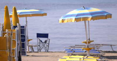 Copertina di Il mare caldo contro  i balneari, ma anche l’Artico si fa  bollente
