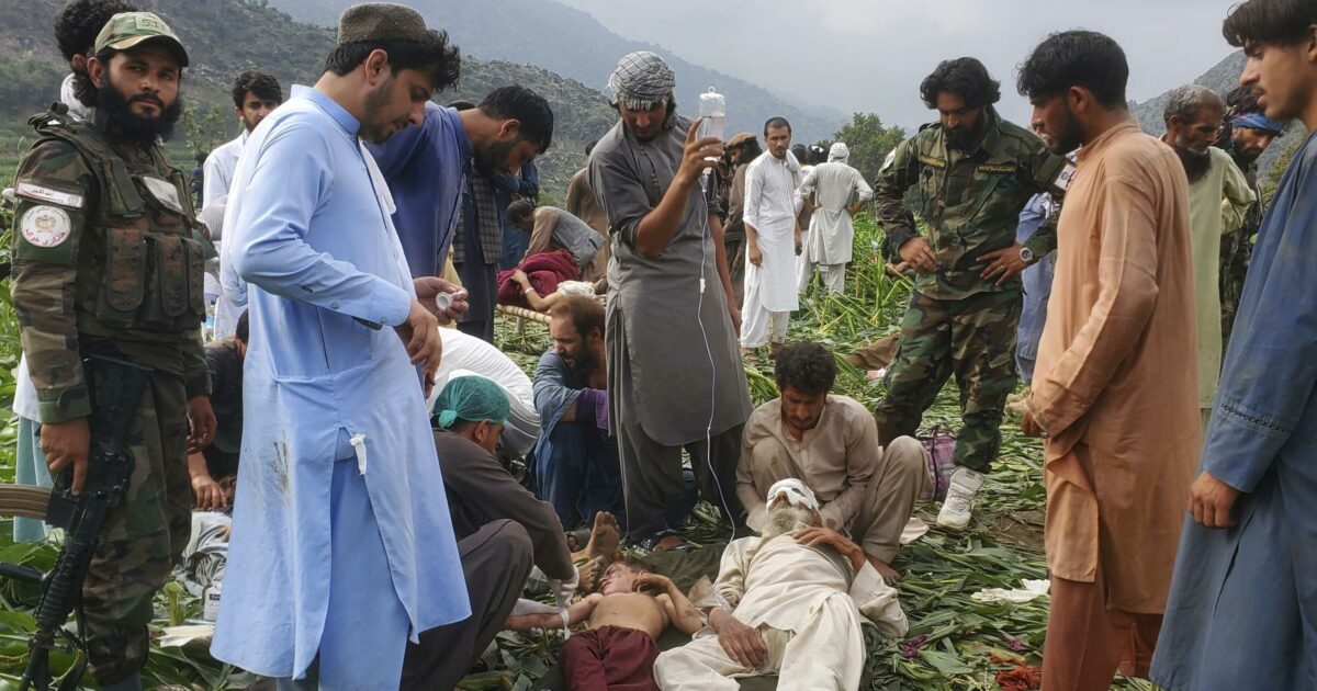 Afghanistan, oltre 1.400 morti e 3mila feriti nel terremoto: “Aumenteranno in maniera esponenziale” Afghanistan, oltre 1.400 morti e 3mila feriti nel terremoto: “Aumenteranno in maniera esponenziale”