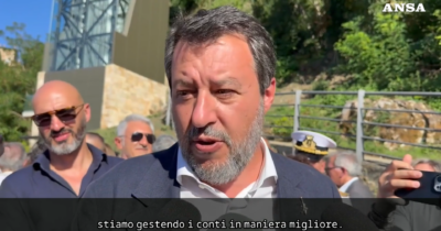 Copertina di Salvini: “I francesi? Li vedo un po’ troppo nervosi, parlano troppo spesso di armi…” – Video