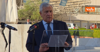 Copertina di Tajani: “Bambini palestinesi arrivati in Italia? Abbiamo regalato loro la Pimpa in arabo” – Video