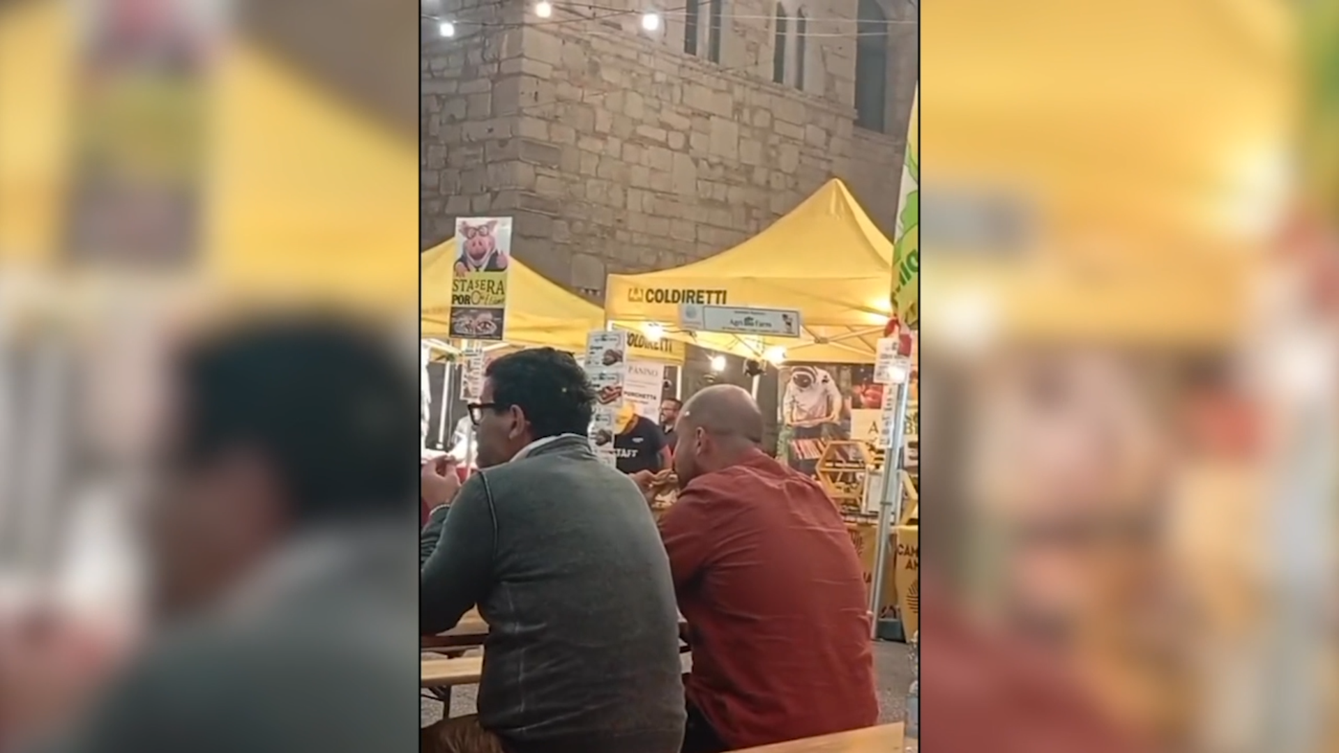 alla serata della coldiretti parte faccetta nera il video e la sezione di benevento era una playlist automatica
