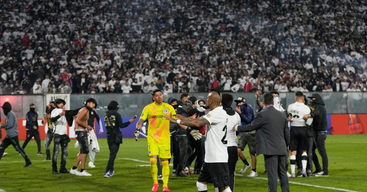 muore un tifoso in tribuna ma la partita di calcio continua 200 in corso una disumanizzazione di questo sport