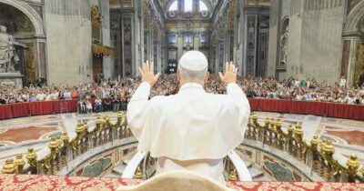 Copertina di Papa Leone e i primi sei mesi da pontefice: il nuovo cerchio magico, i bergogliani bocciati e le prime riforme (in discontinuità con Francesco)