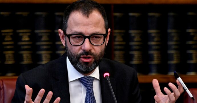 Stefano Patuanelli: “Decaro è il candidato giusto per la Puglia. Ora basta parlare del  Centro”