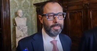 Copertina di Global Sumud Flotilla, Patuanelli: “Governo tuteli sicurezza della missione umanitaria per Gaza”