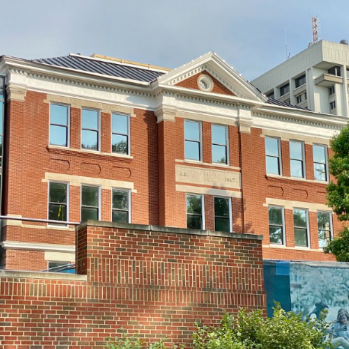 “Avvolge il cadavere del suo neonato in un asciugamano e lo chiude in armadio”: studentessa arrestata